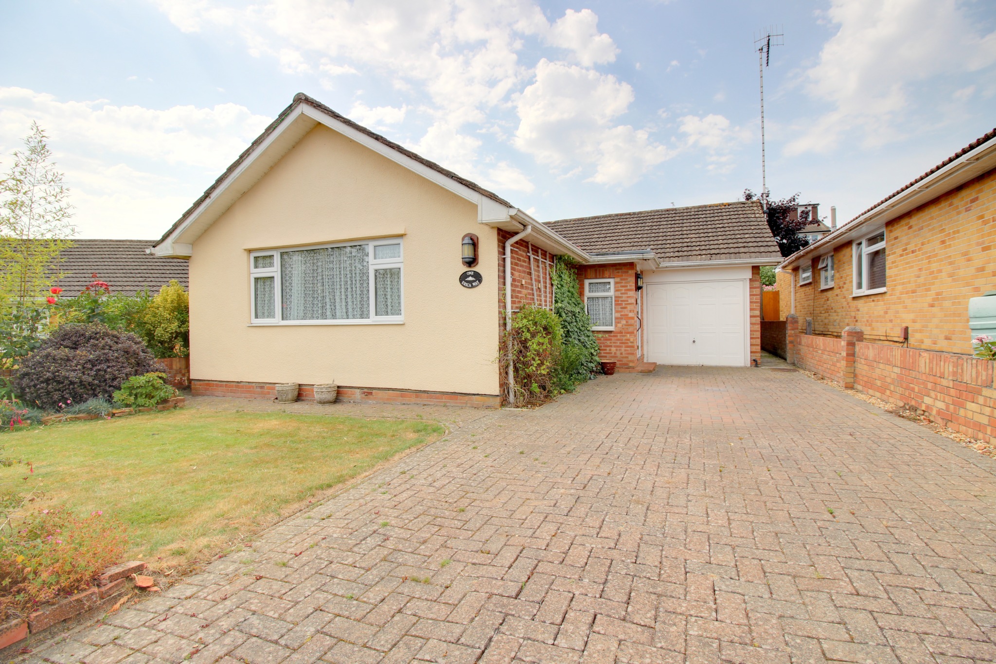 For Sale Cowplain, 2 Bedroom Property from Pearsons Estate Agents