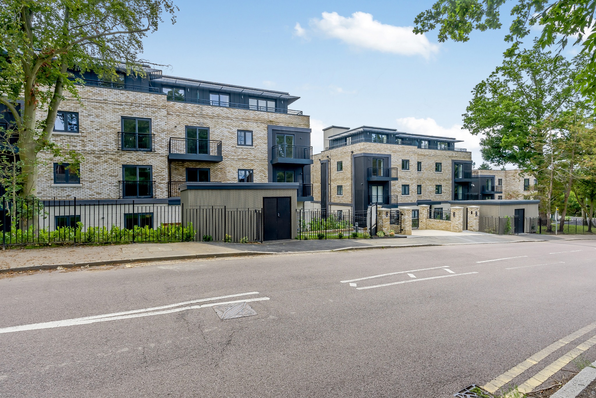Eastbury Avenue, Northwood