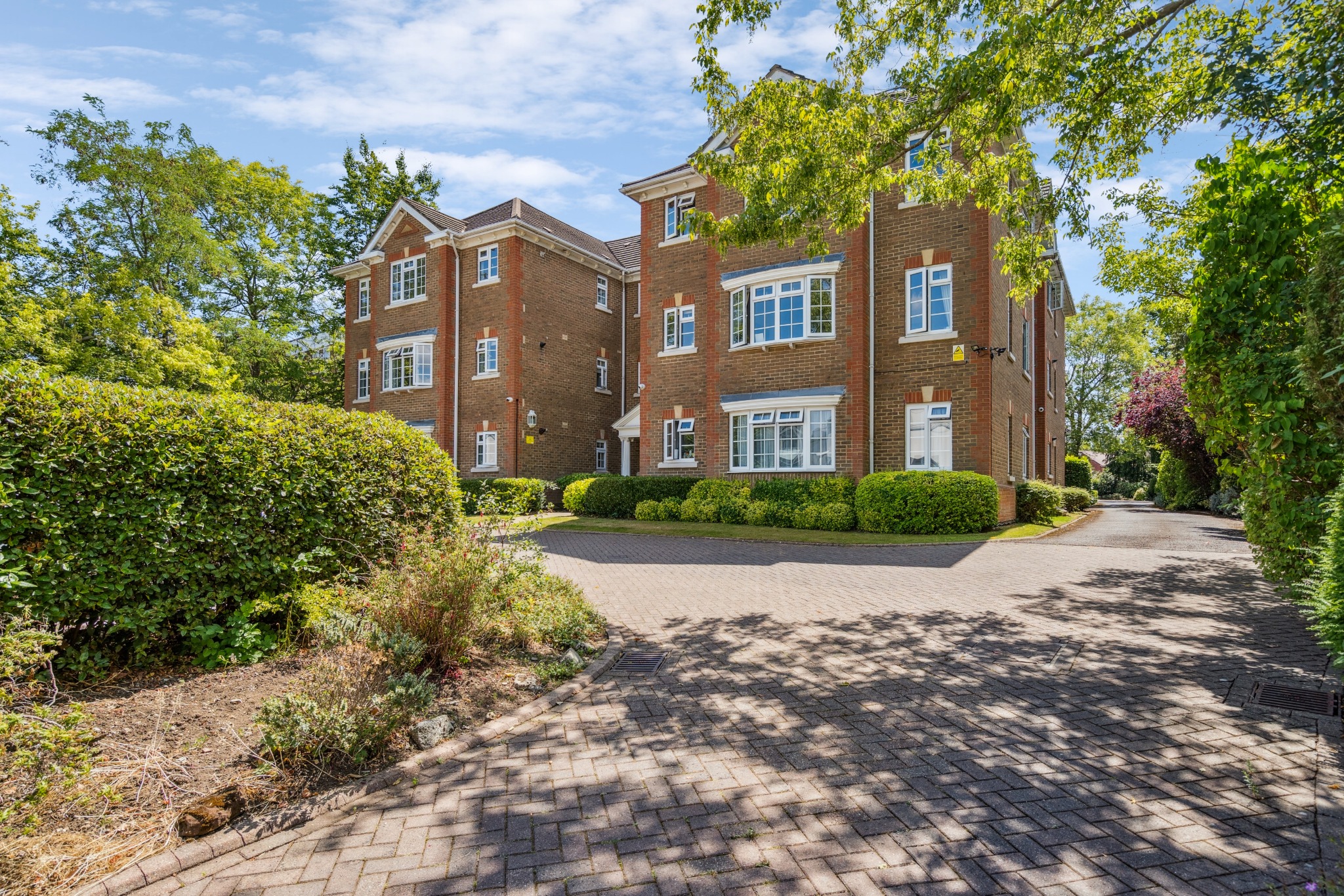 Eastbury Avenue, Northwood