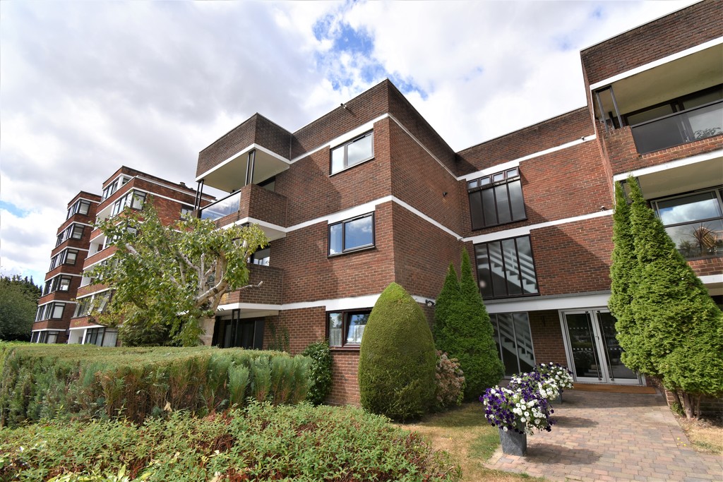 15 Woodhurst North