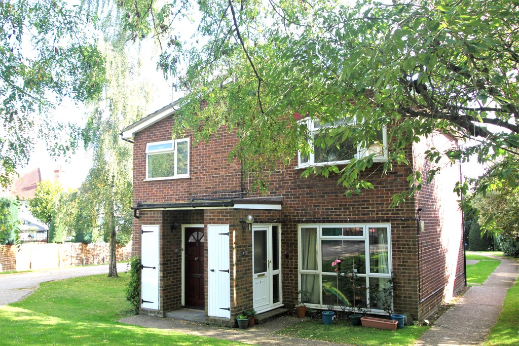 8 Jonathan Court, The Crescent, Maidenhead